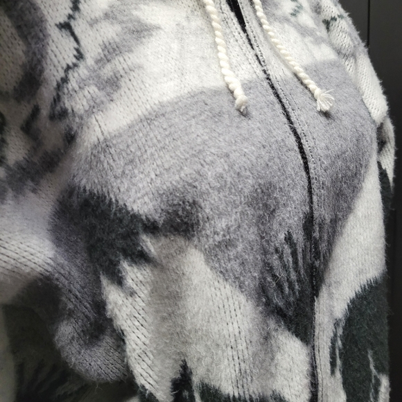 Yari Artesanias Made in Ecuador black white grey wool zip-up hooded sweater - Picture 5 of 9